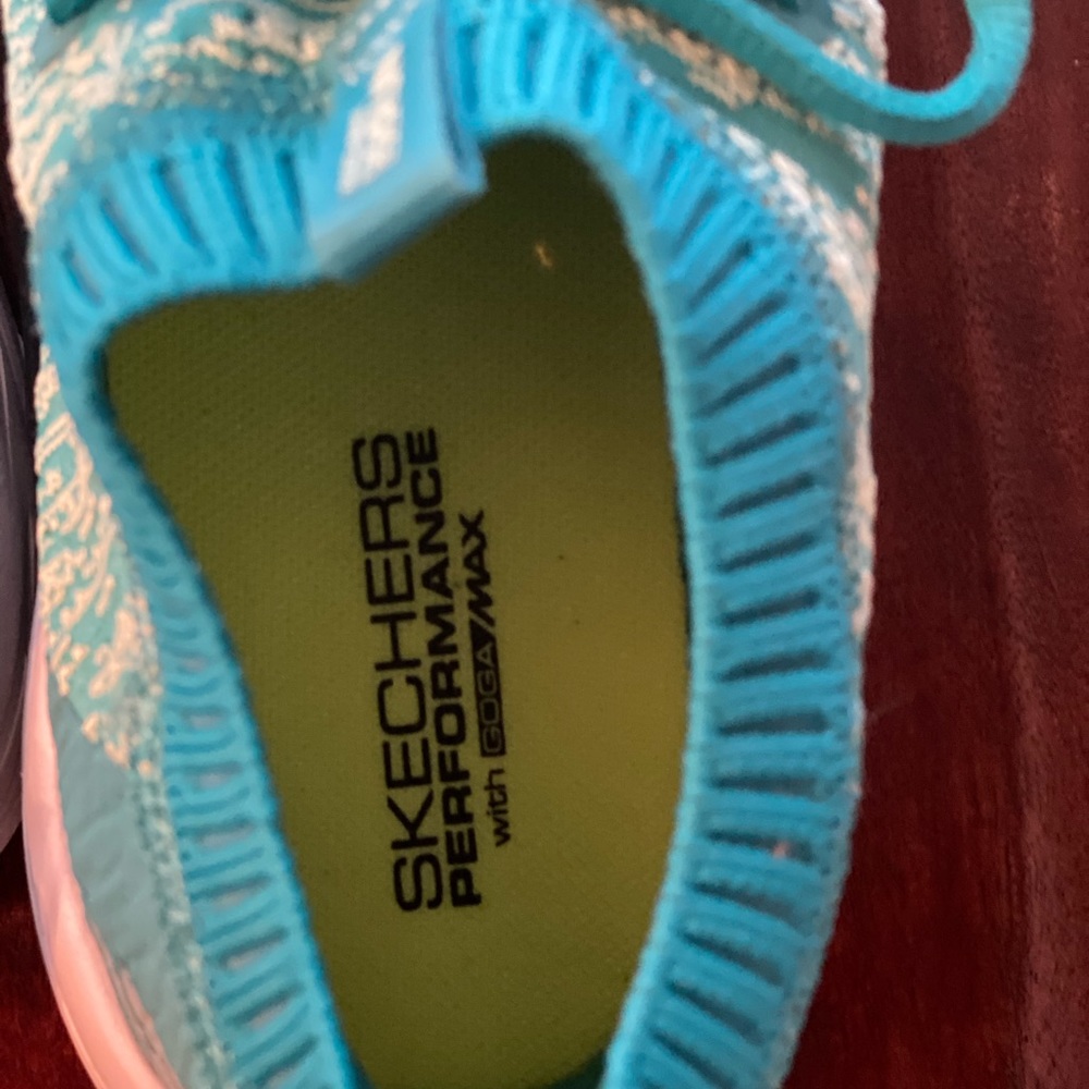 NWT Sketchers GoRun woman’s sz 8 - Picture 4 of 6